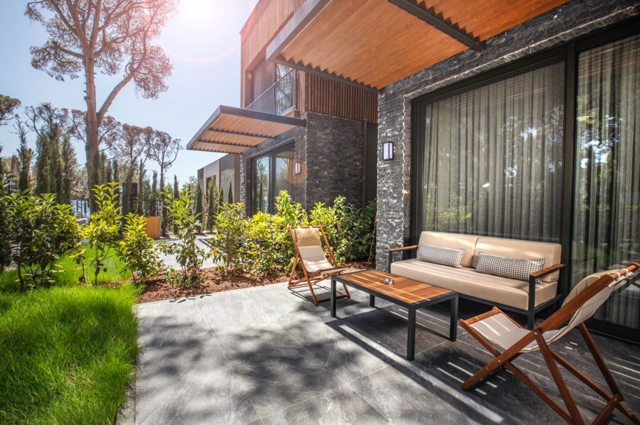 rooms-large-deluxe-room-graden-terrace