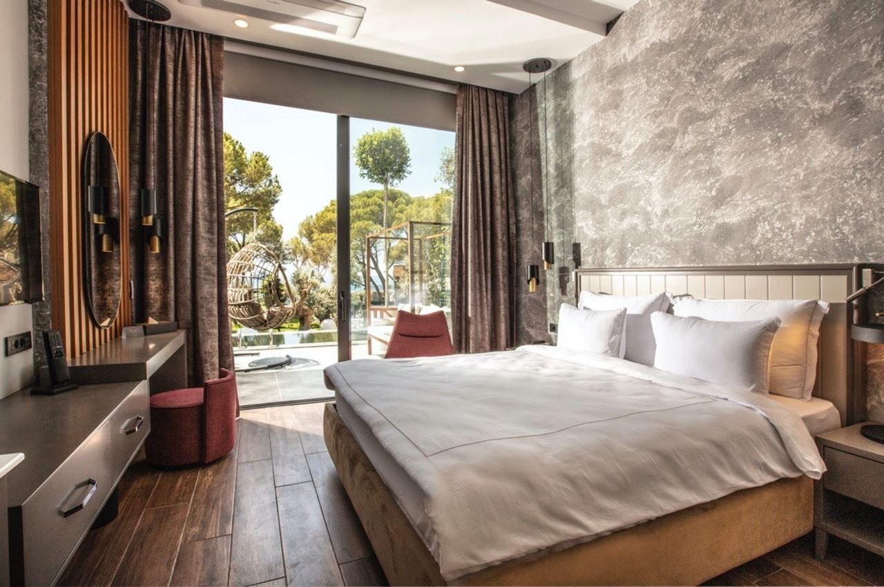 rooms-swim-up-comfort-room-main-building