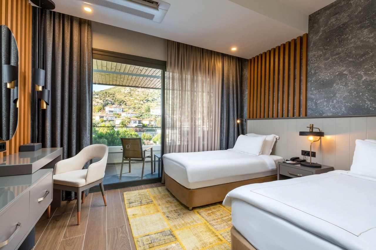 rooms-comfort-room-main-building-landview-balcony