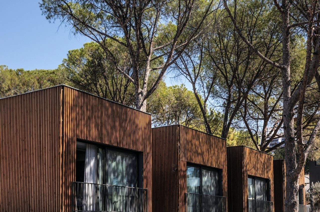 rooms-deluxe-room-gardenview-balcony