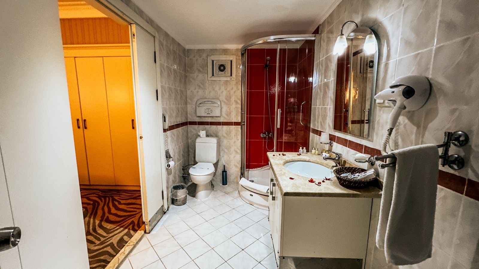 rooms-grand-suit
