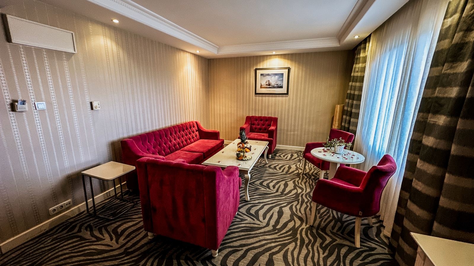 rooms-grand-suit