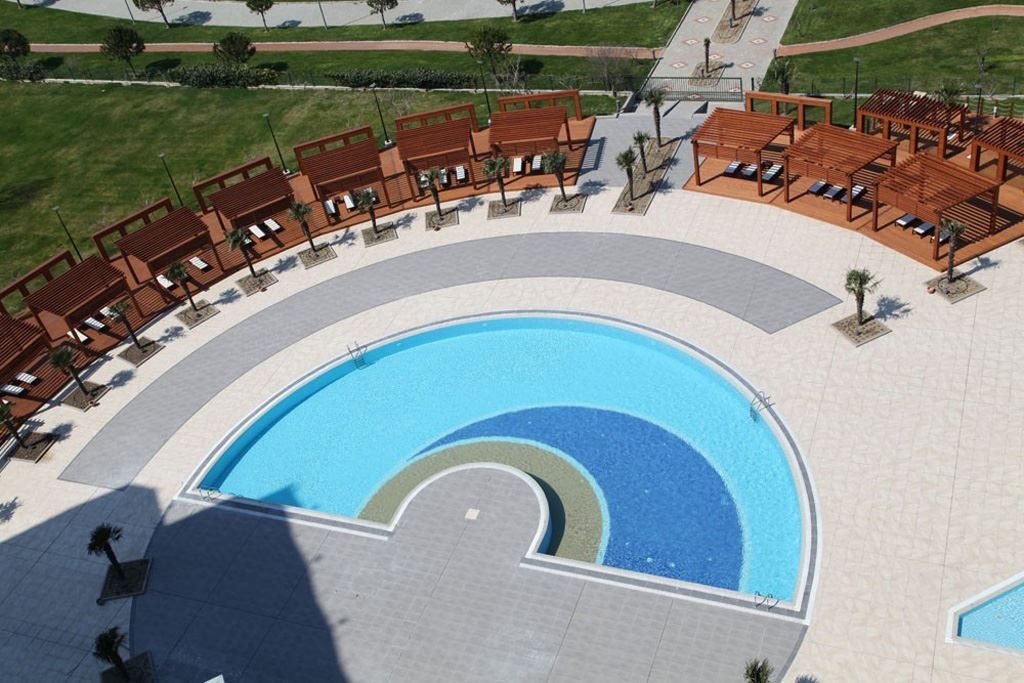 pools-outdoor-pool