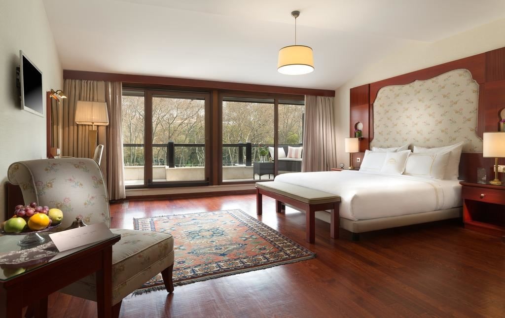rooms-deluxe-room