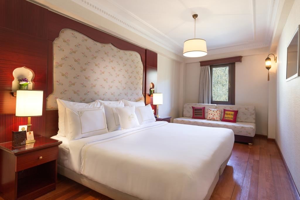 rooms-superior-room
