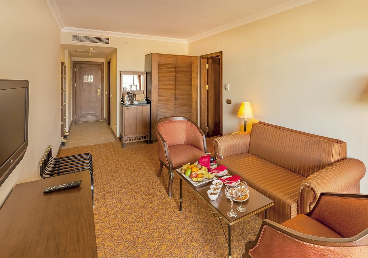 rooms-deluxe-suite