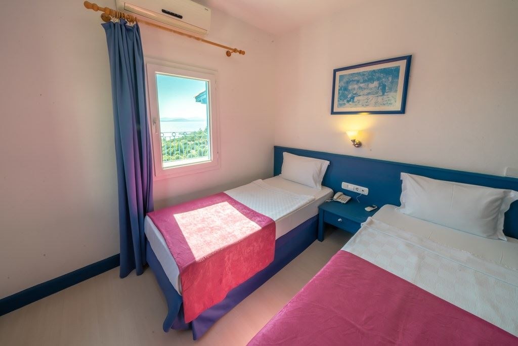 rooms-club-family-room