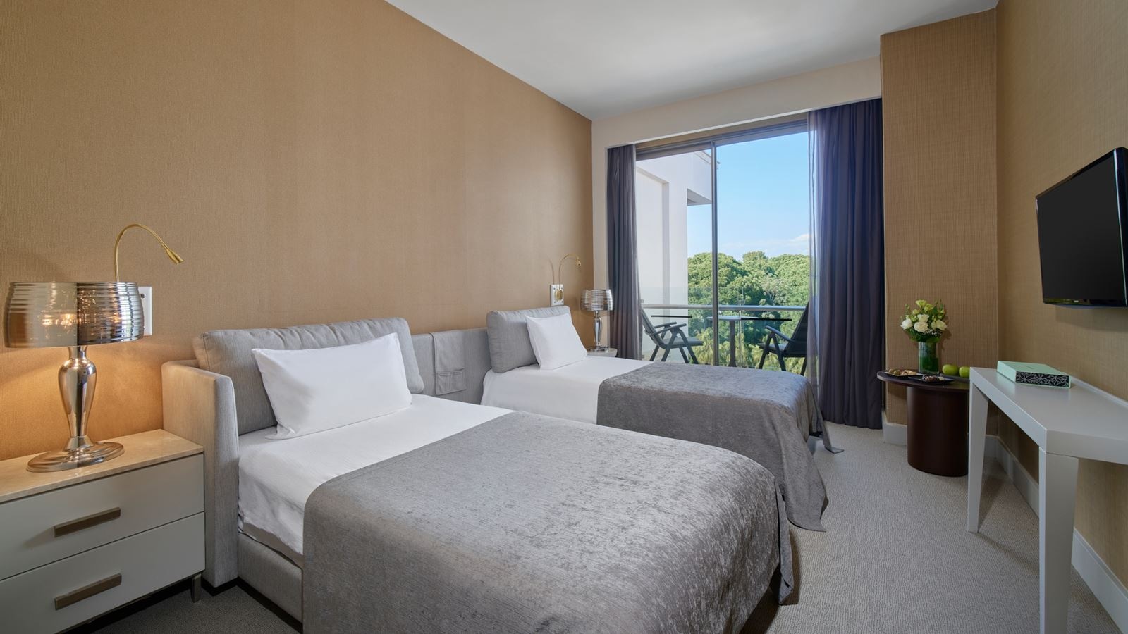 rooms-terrace-family-suite