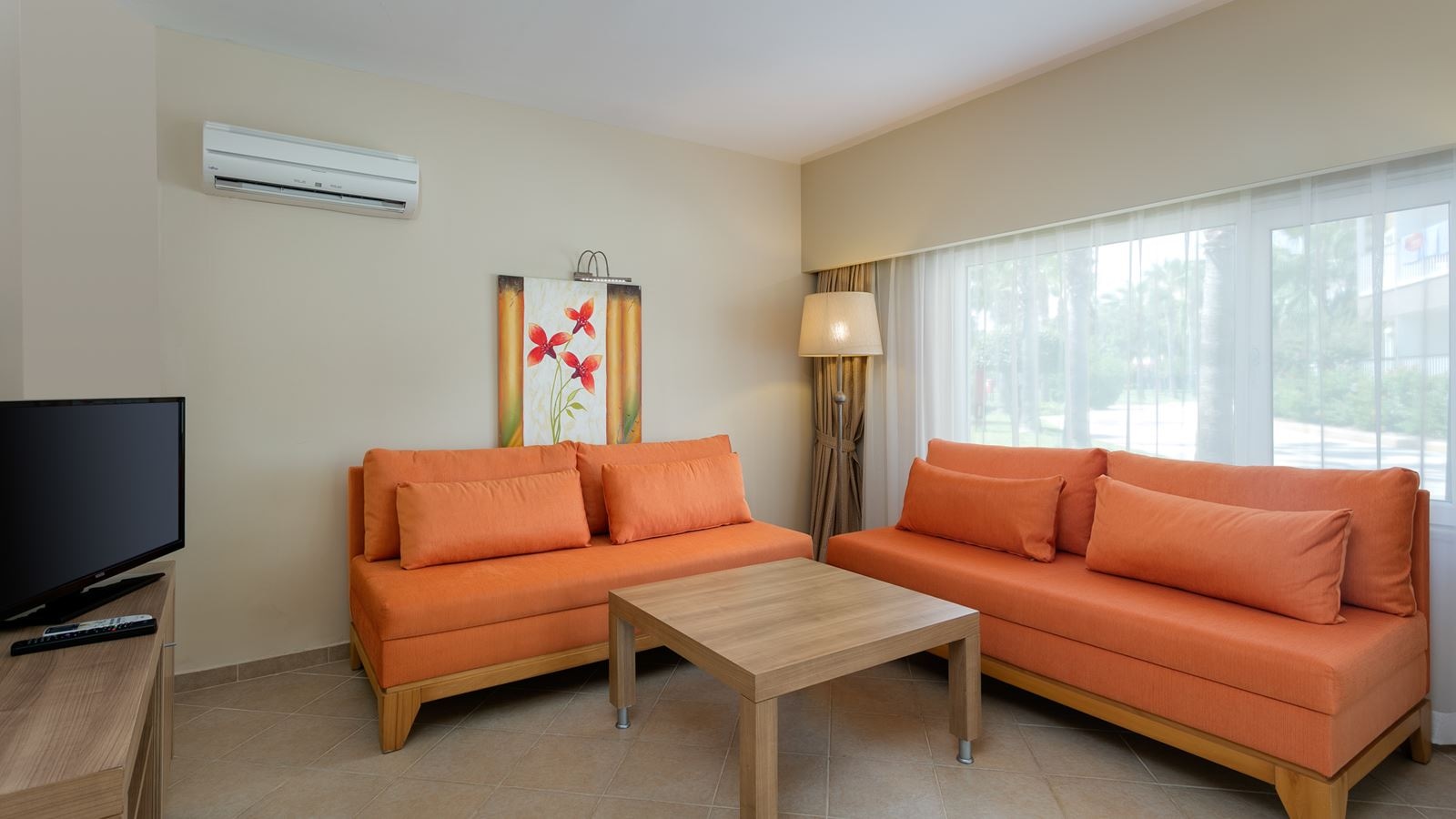 rooms-villa-family-room