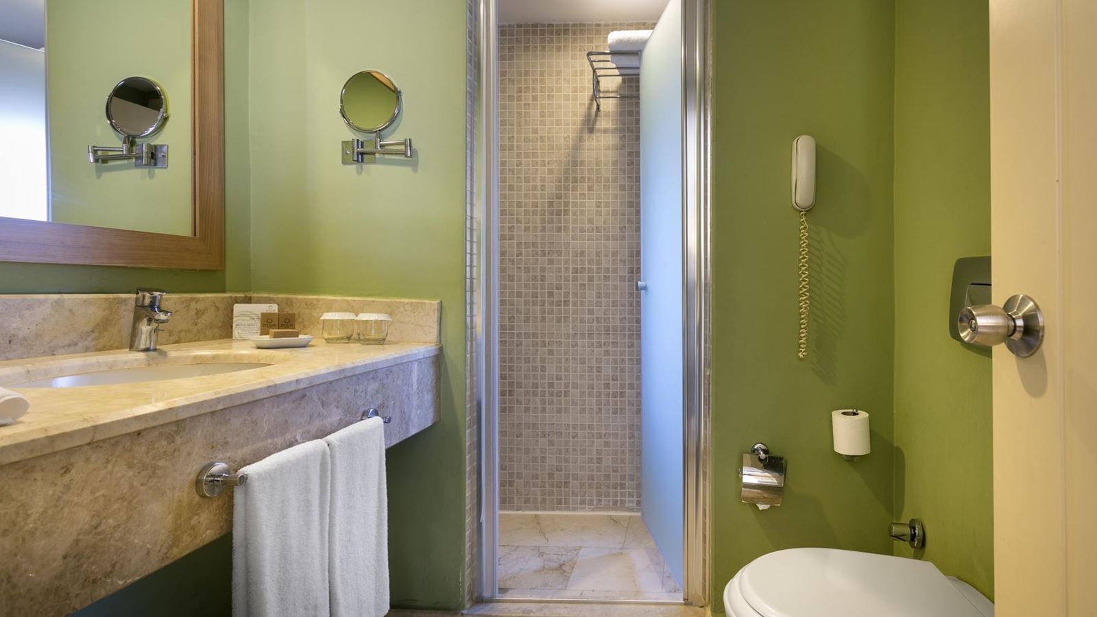 rooms-villa-family-room