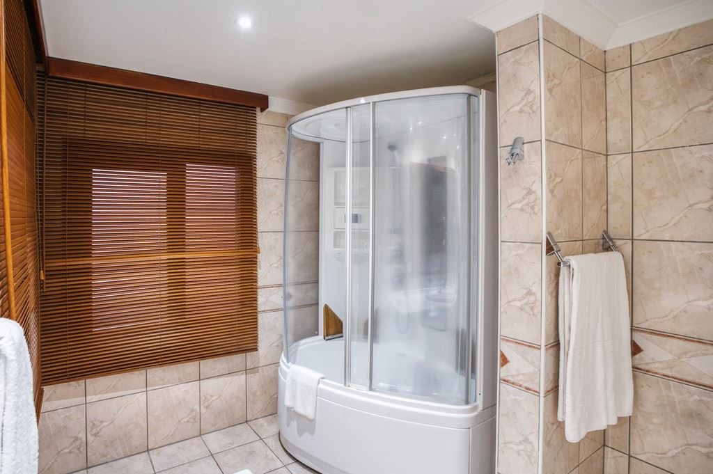 rooms-honeymoon-room