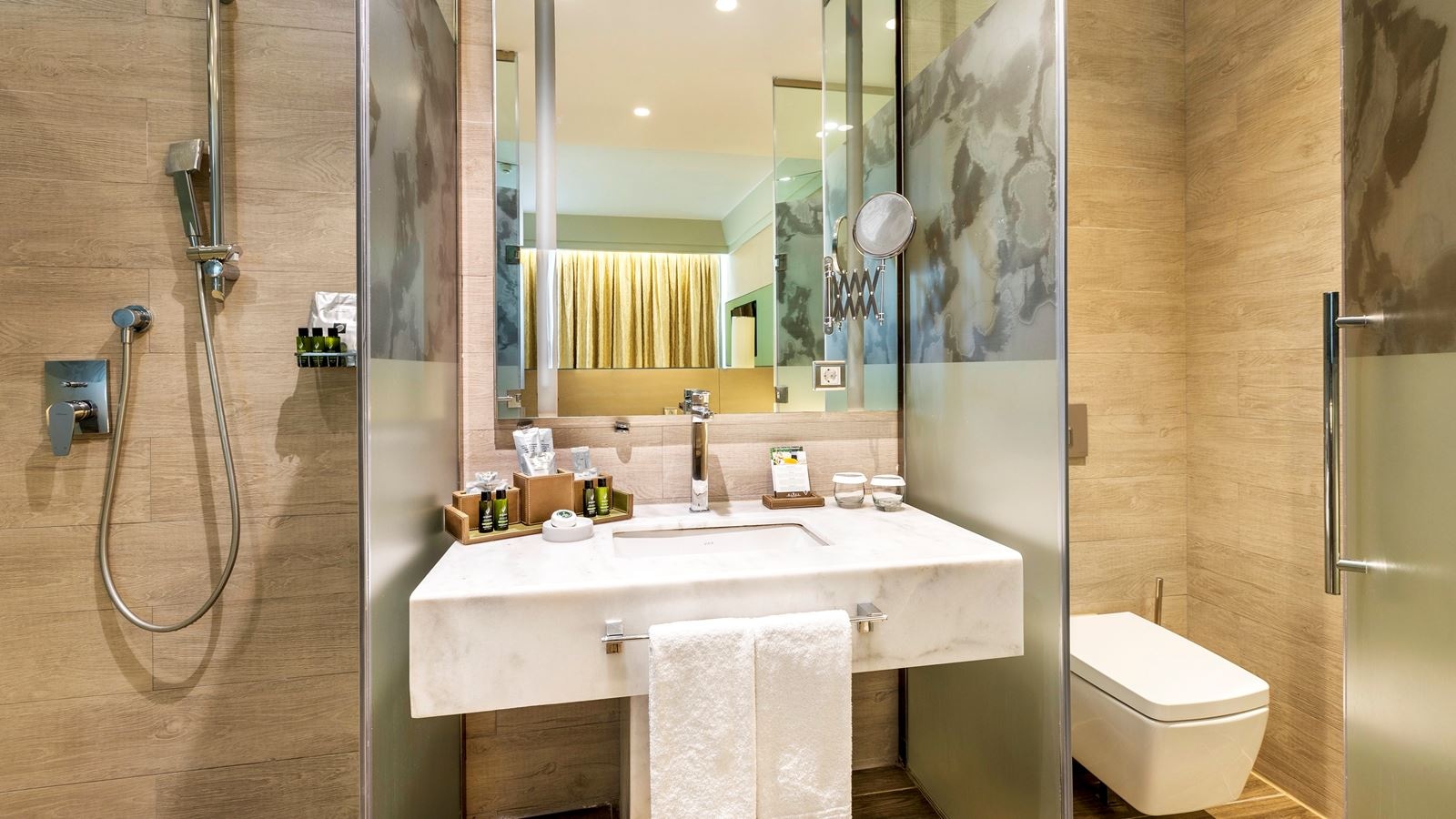 rooms-pool-suite-up-floor