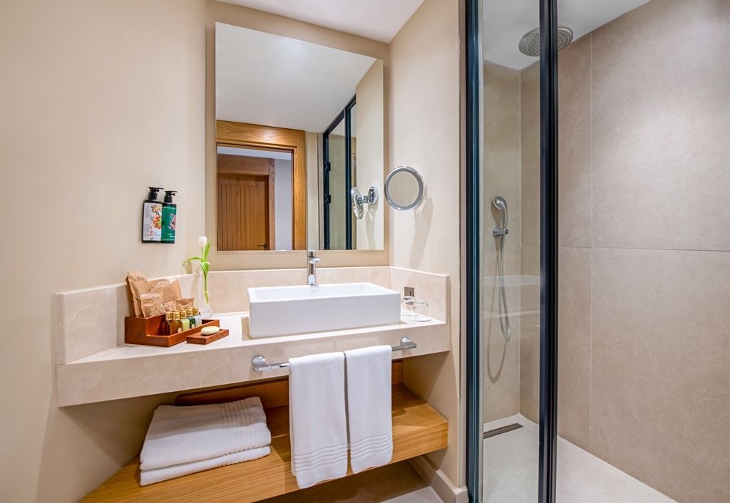 rooms-deluxe-family-suite-sea-view