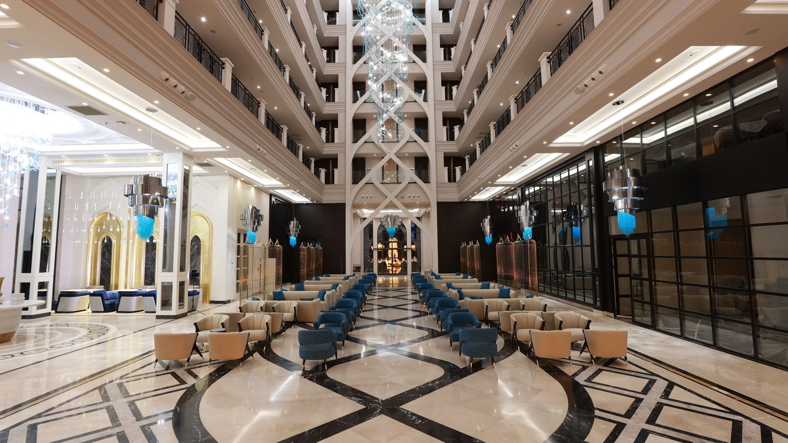 bars-queen-lobby-bar