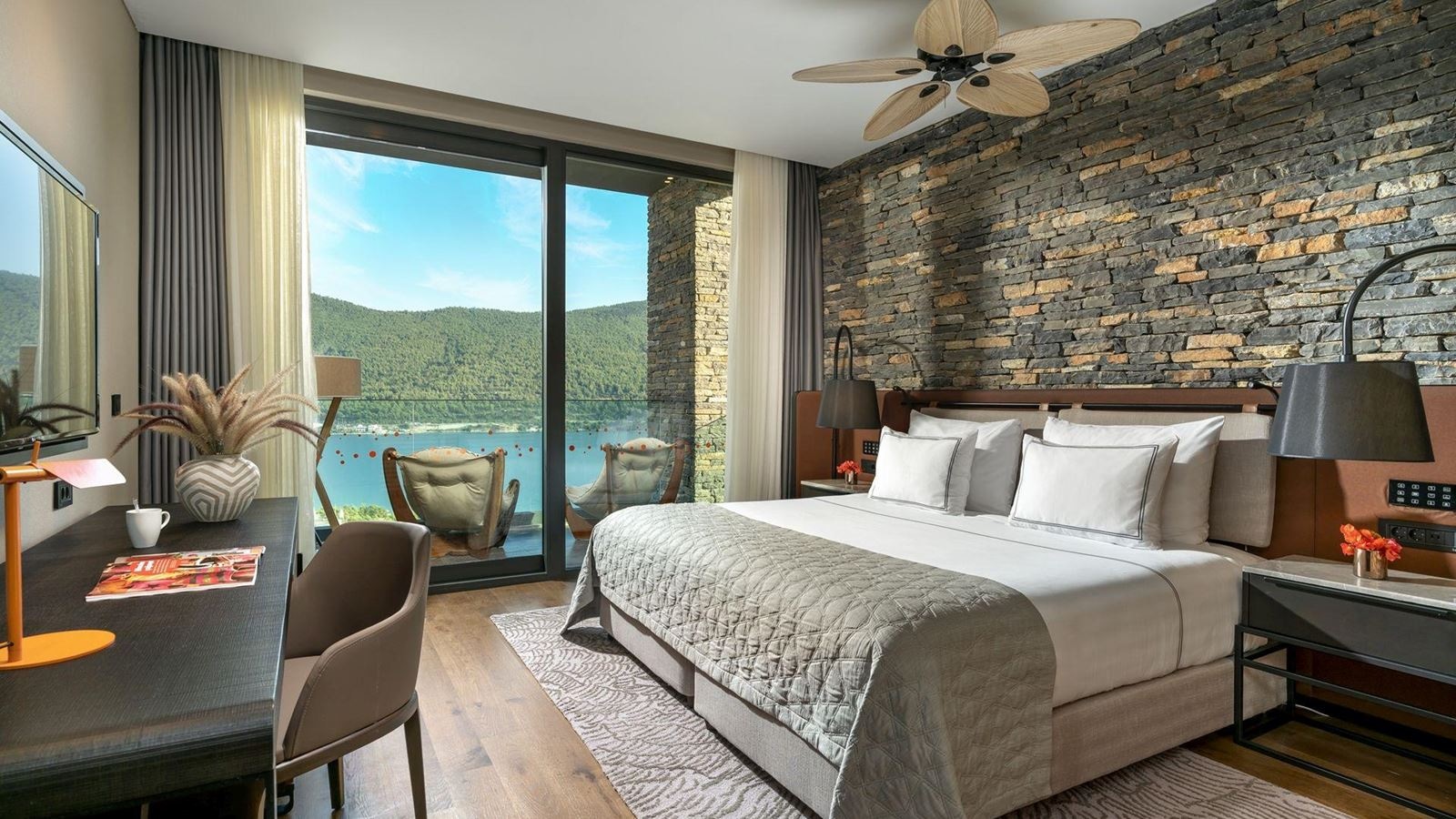 rooms-family-corner-suit