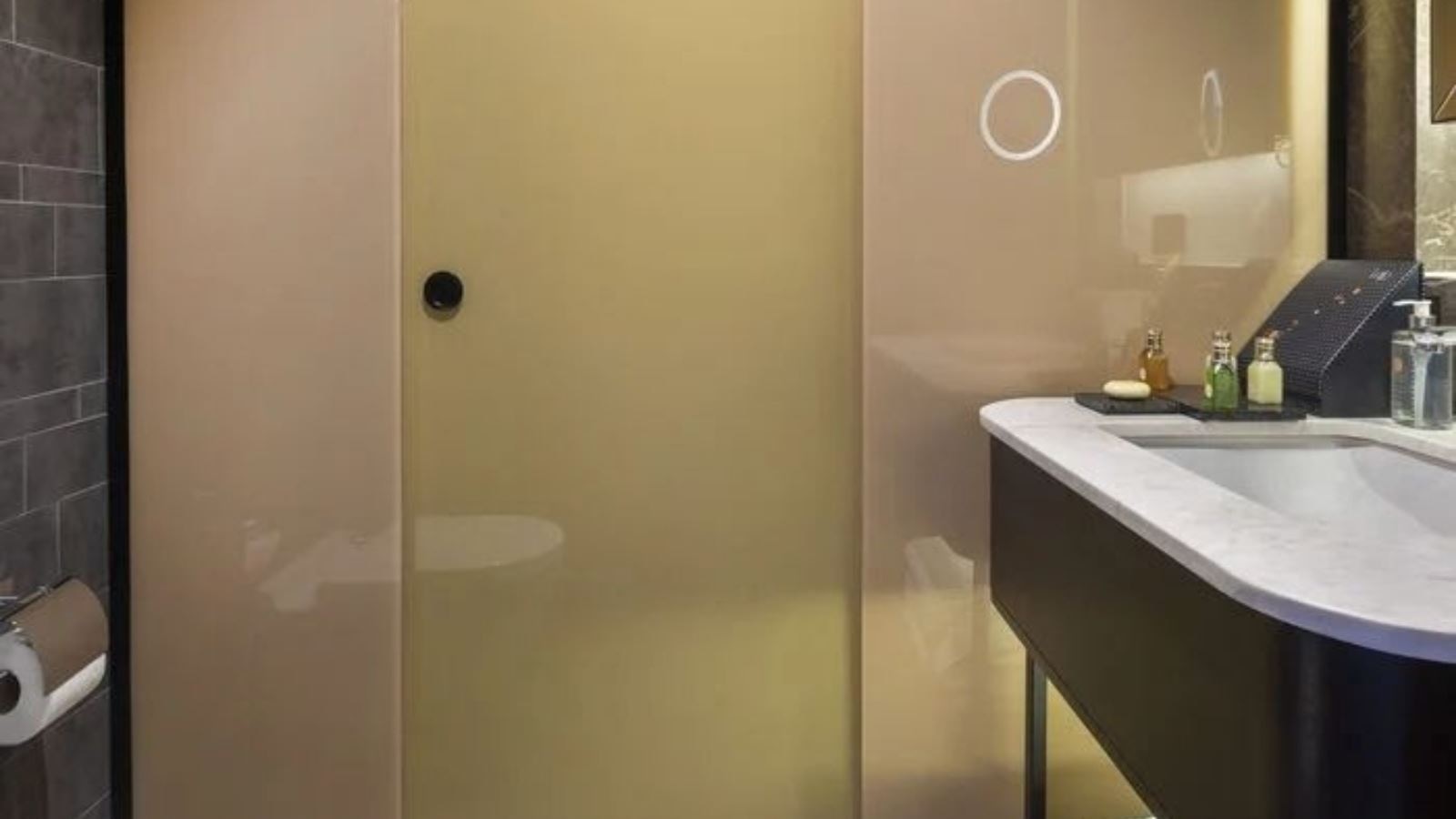 rooms-superior-room-land-view