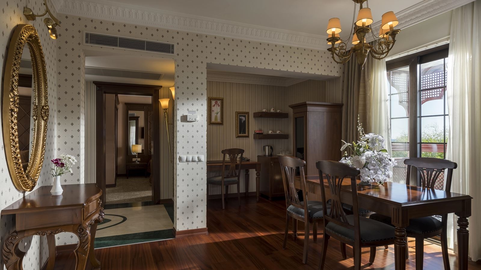 rooms-king-suite-room