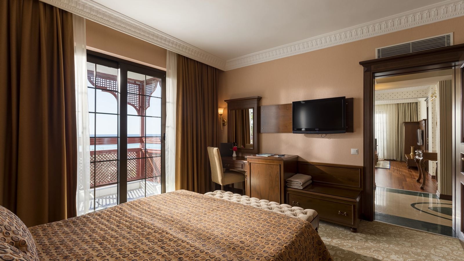 rooms-king-suite-room