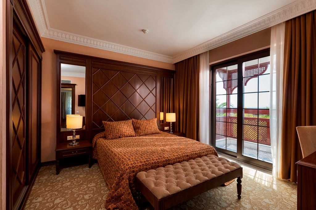 rooms-king-suite-room
