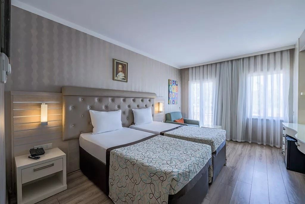 rooms-couple-standard-room-land-view