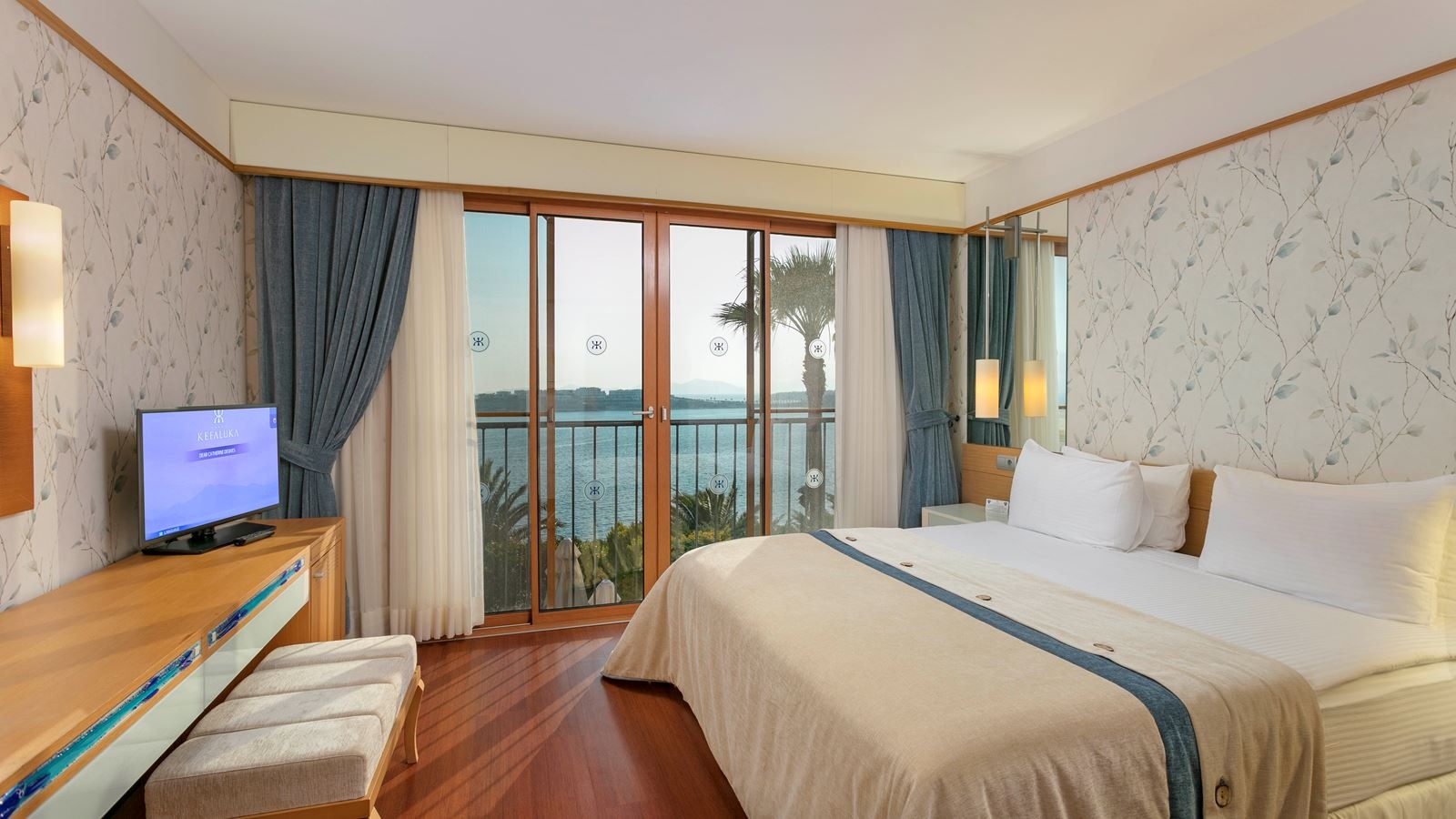 rooms-superior-suite-swimup