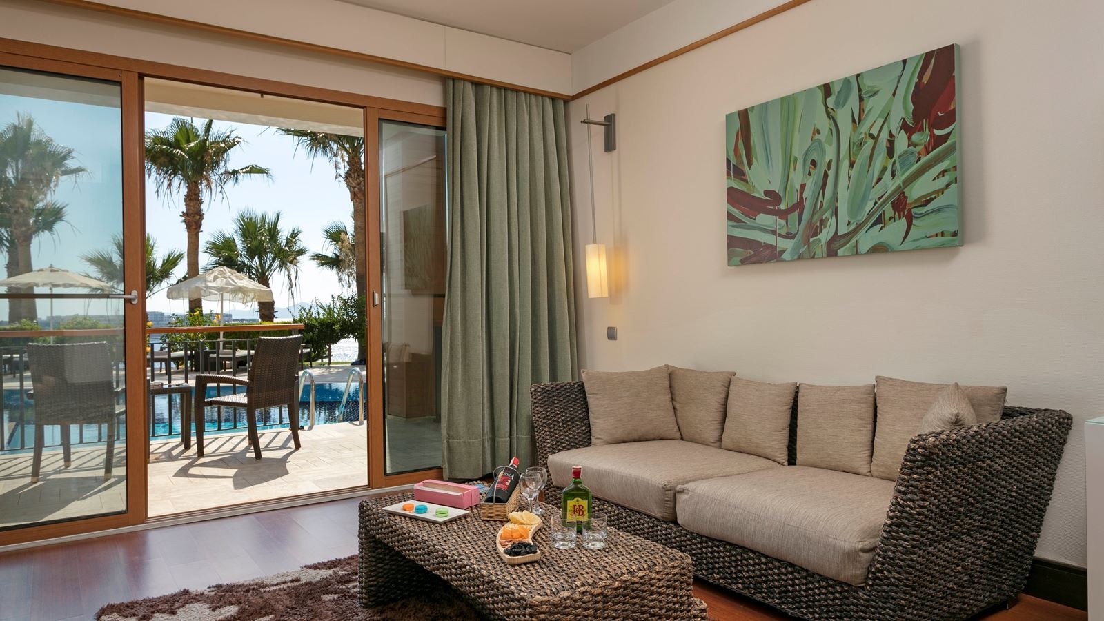 rooms-superior-suite-swimup