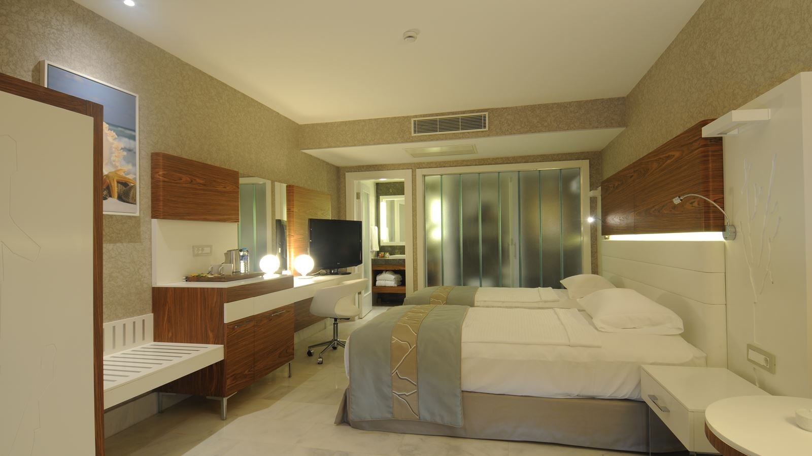 rooms-island-room-with-pool-+16