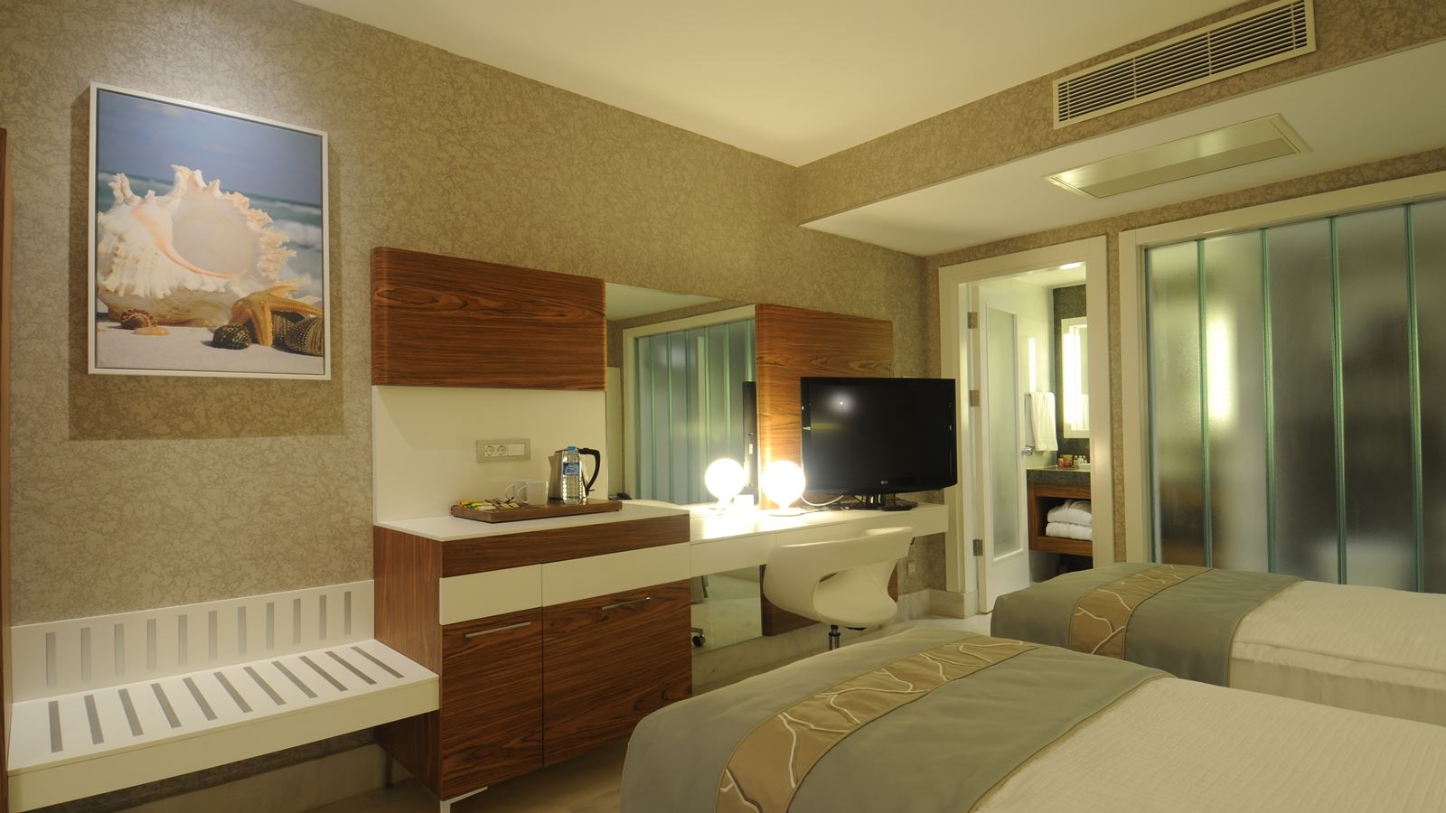 rooms-island-room-with-pool-+16