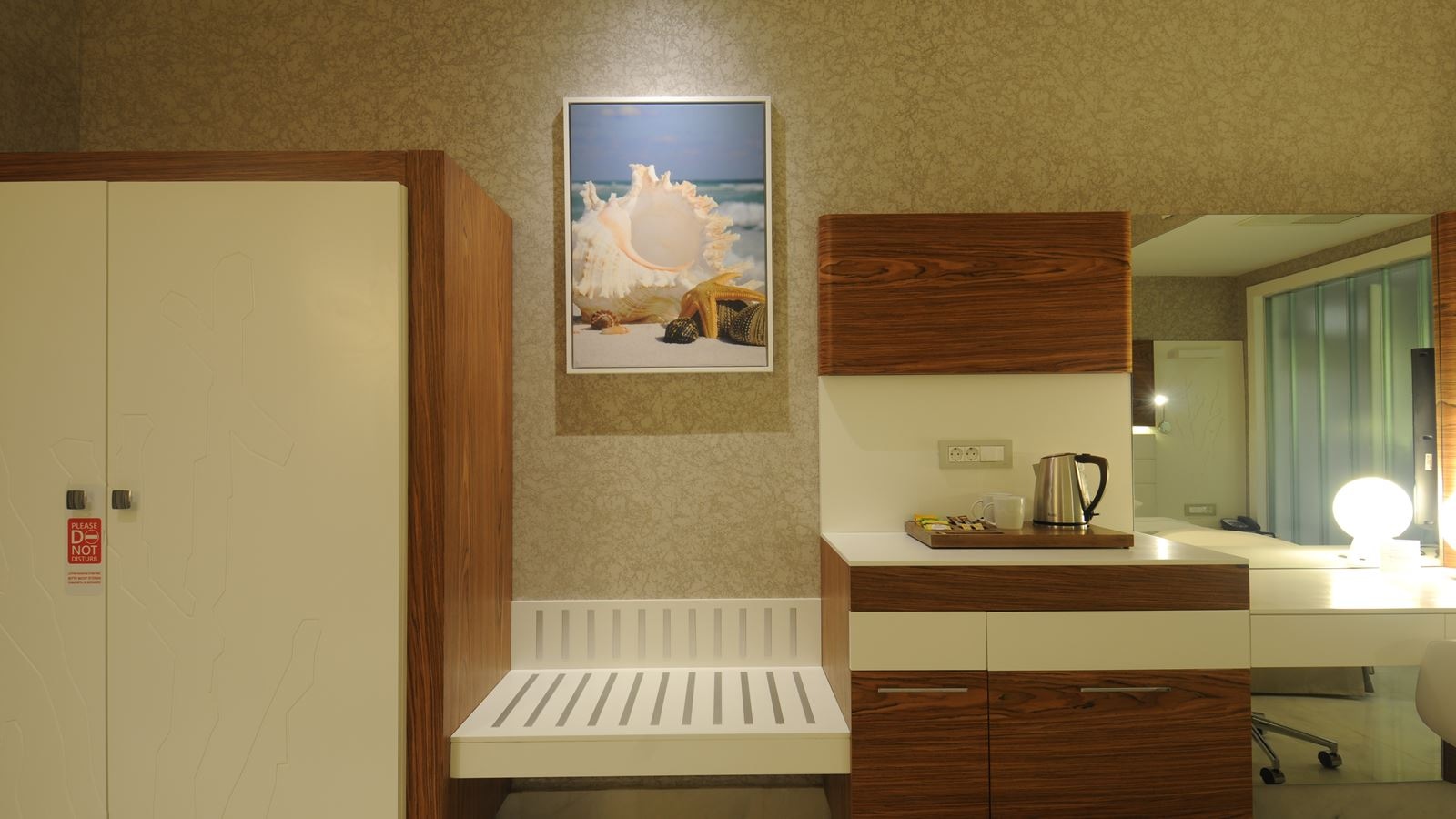 rooms-island-room-with-pool-+16