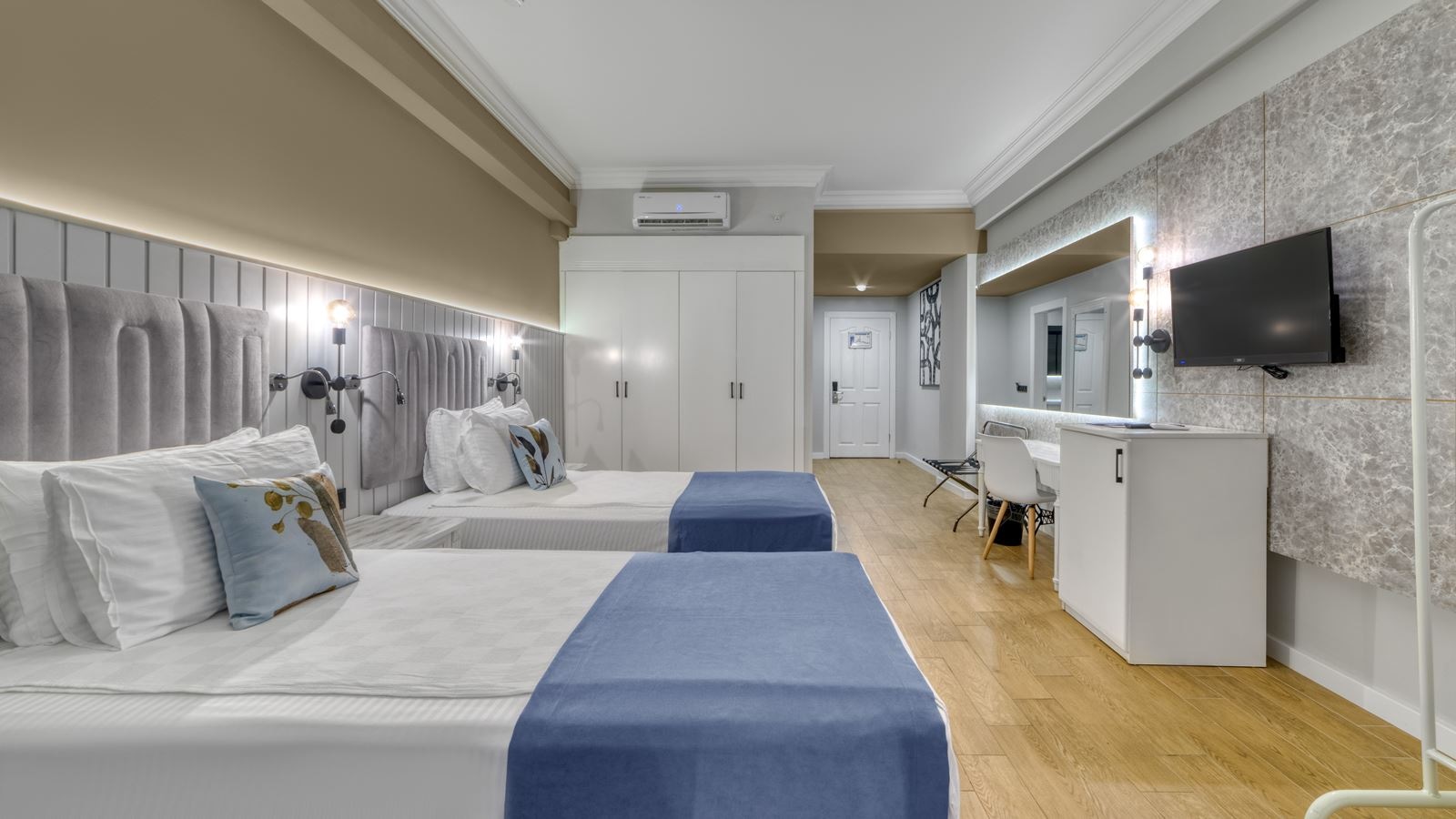 rooms-family-room-sea-view