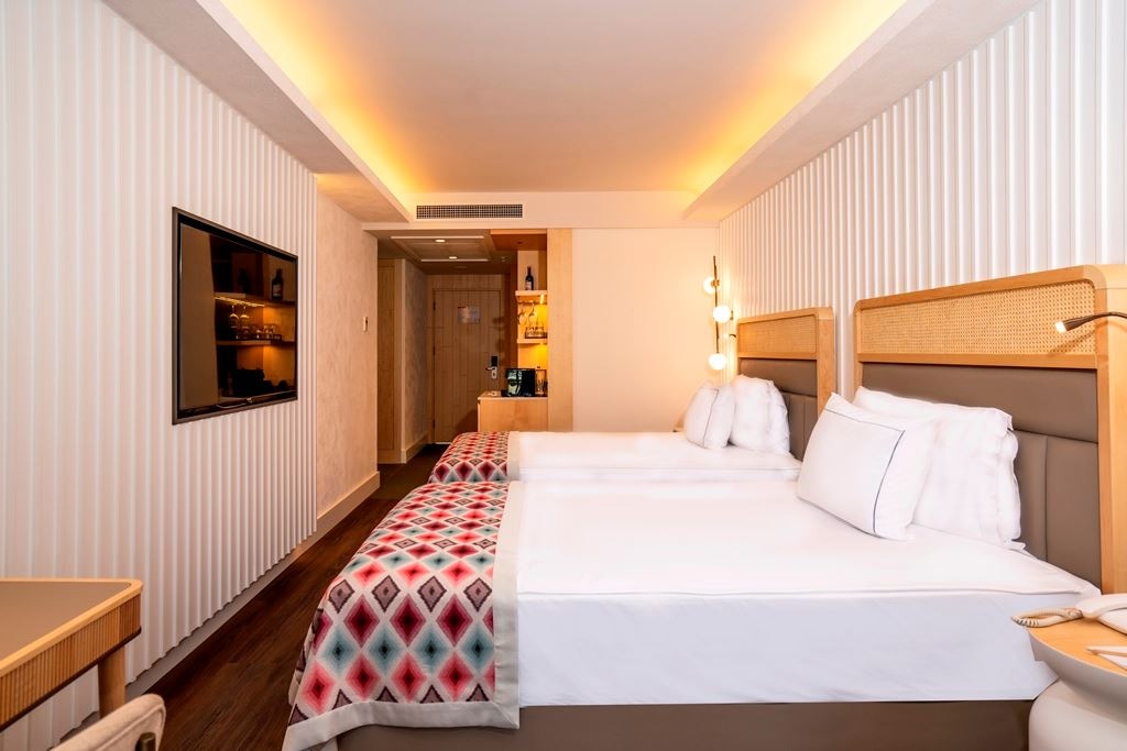 rooms-deluxe-lagoon-room