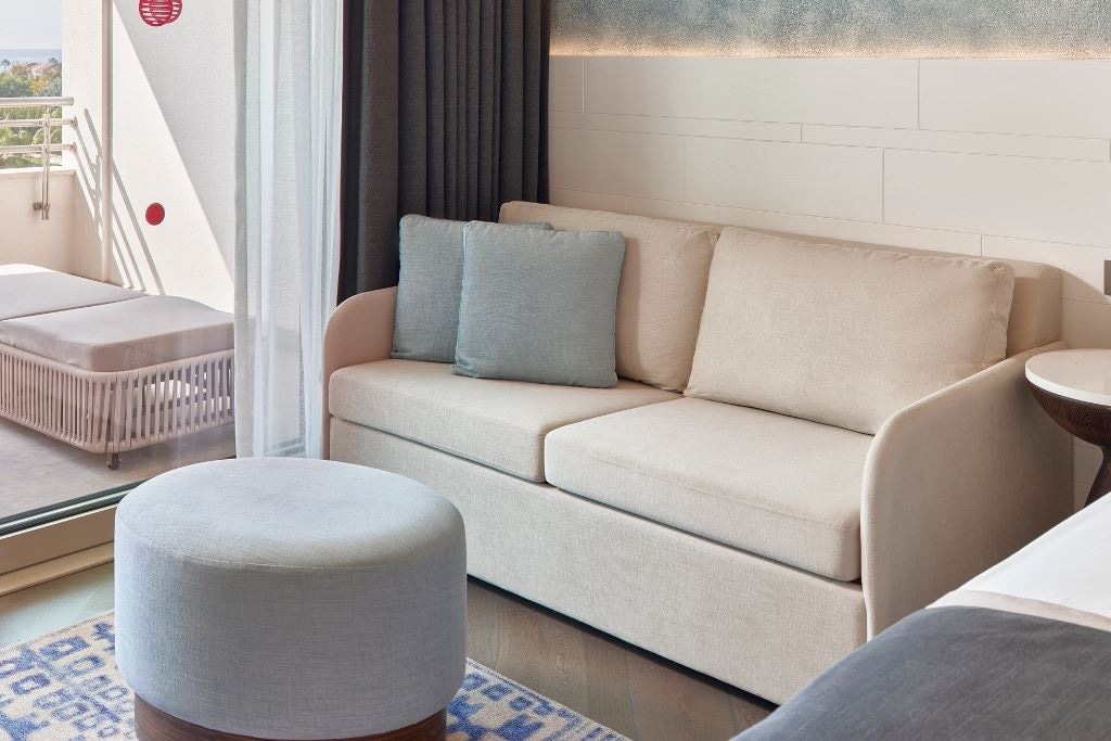 rooms-deluxe-room-direct-sea-view