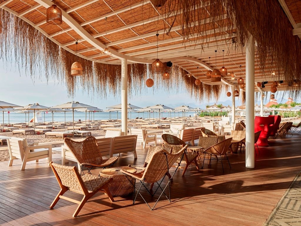 bars-majo-beach-club