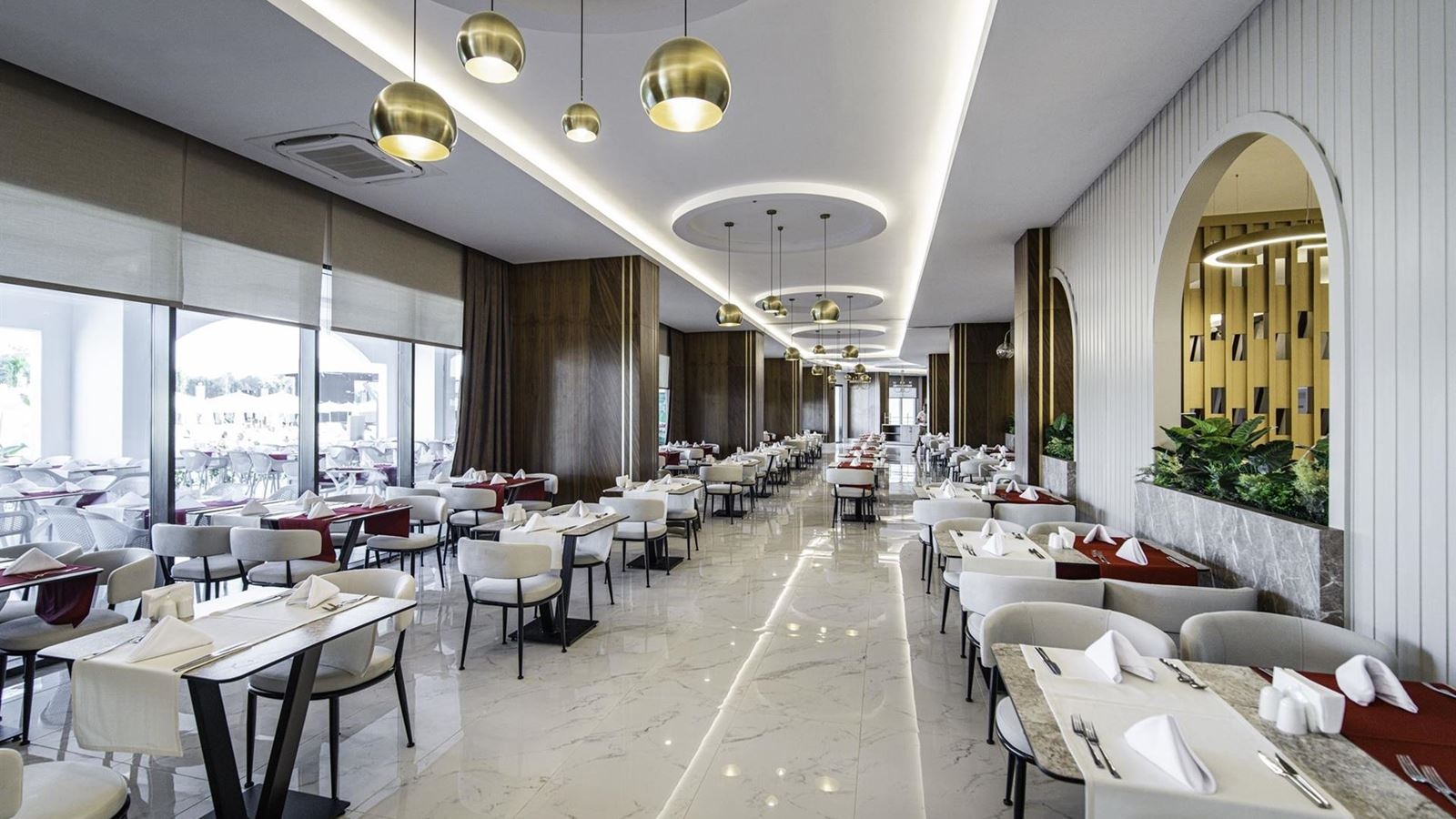 restaurants-moon-main-restaurant
