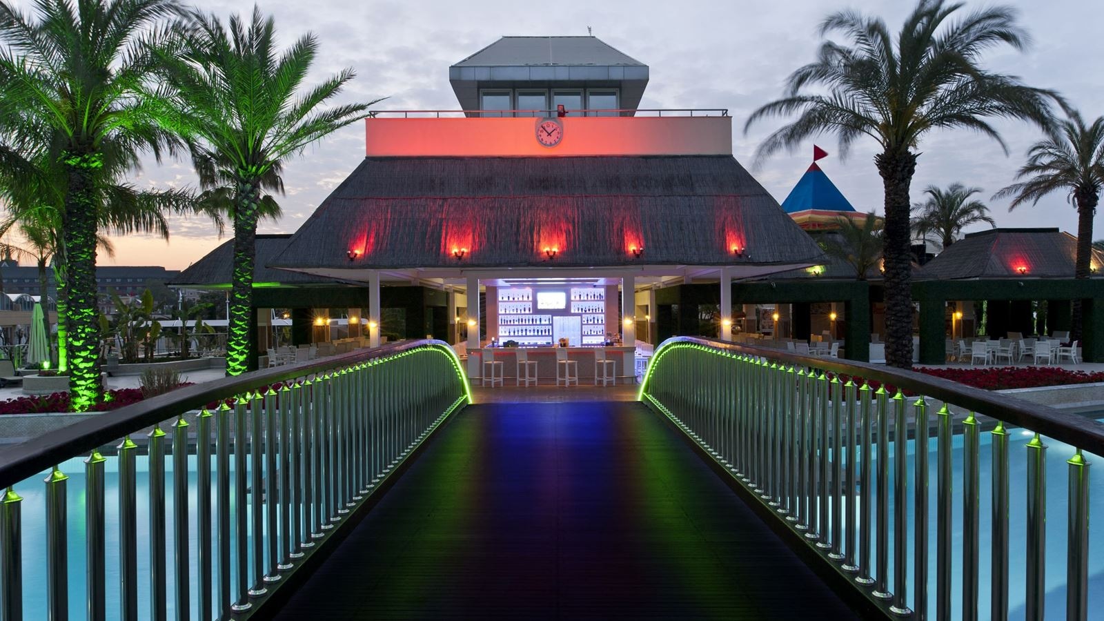 bars-bella-pool-bar