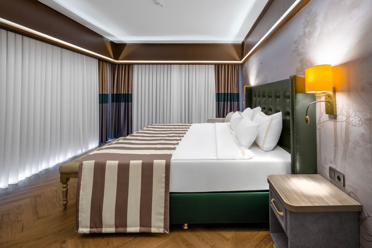 rooms-corner-suite-room