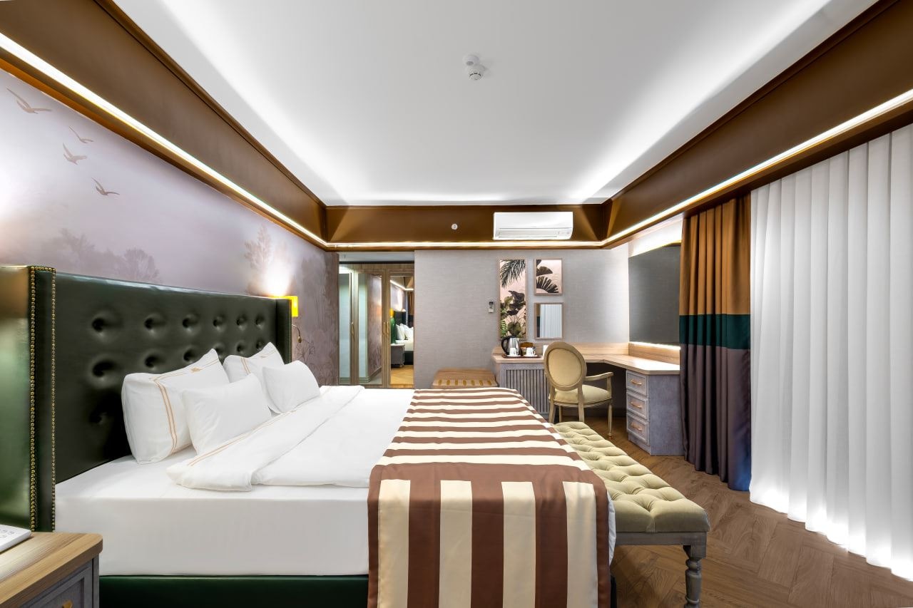 rooms-corner-suite-room