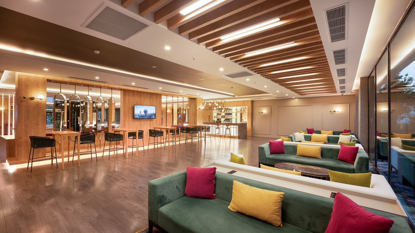 bars-chic-lobby-bar