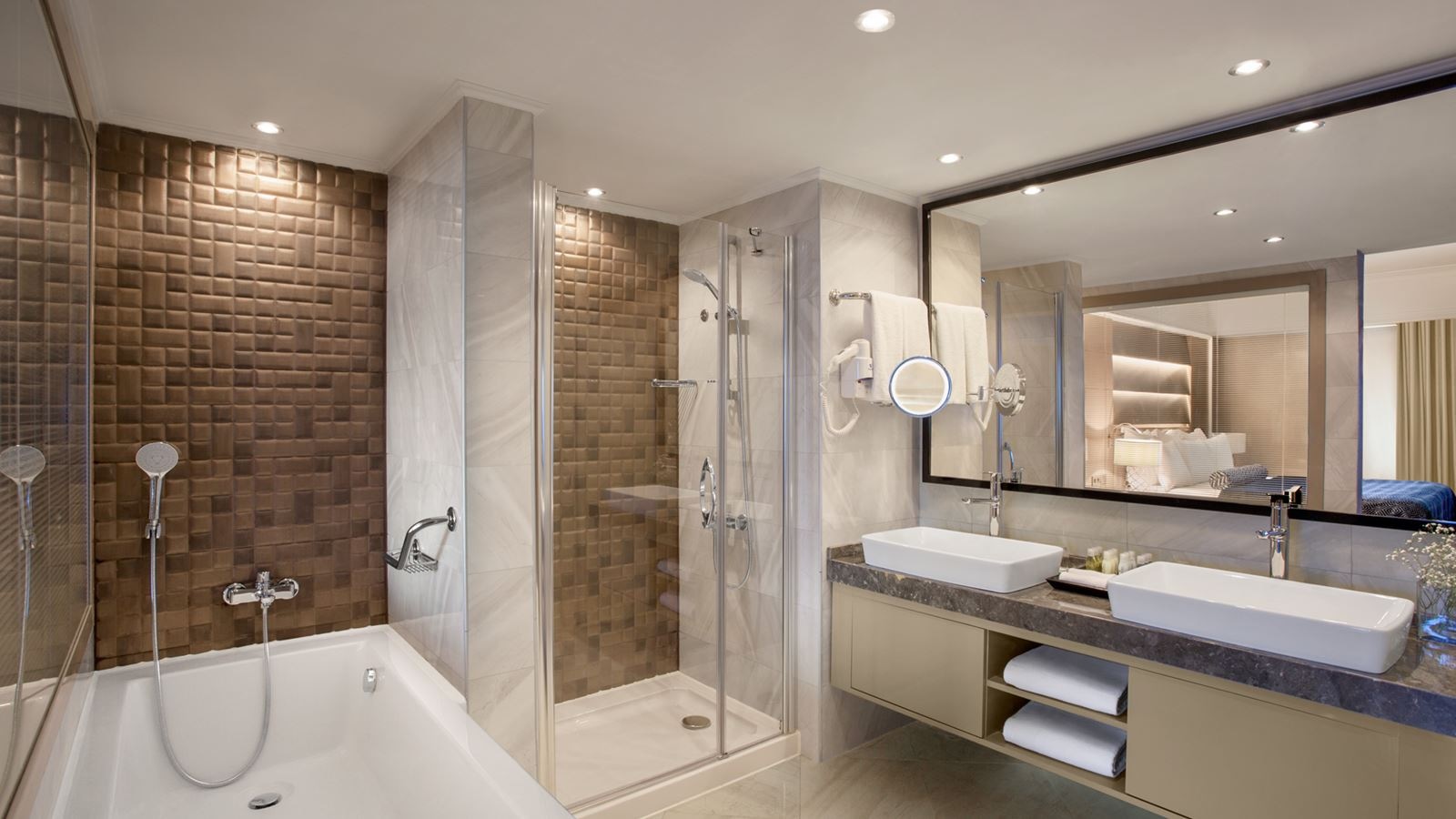 rooms-family-suite-main-building