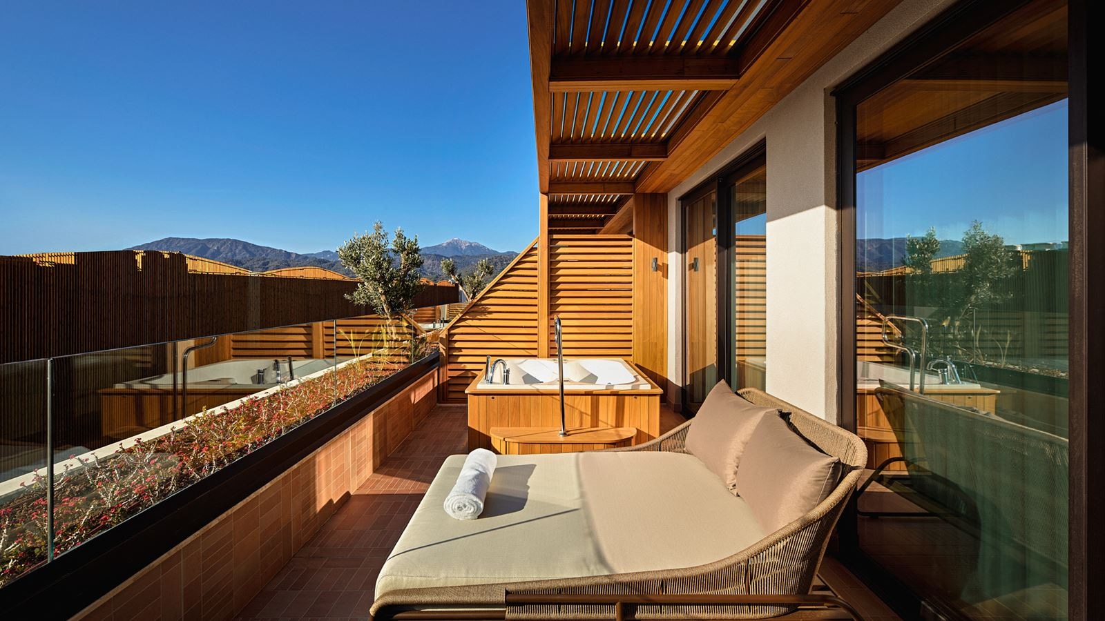 rooms-club-jacuzzi-suite-adult-zone