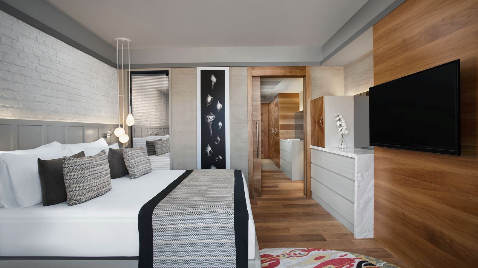 rooms-family-room-side-sea-view