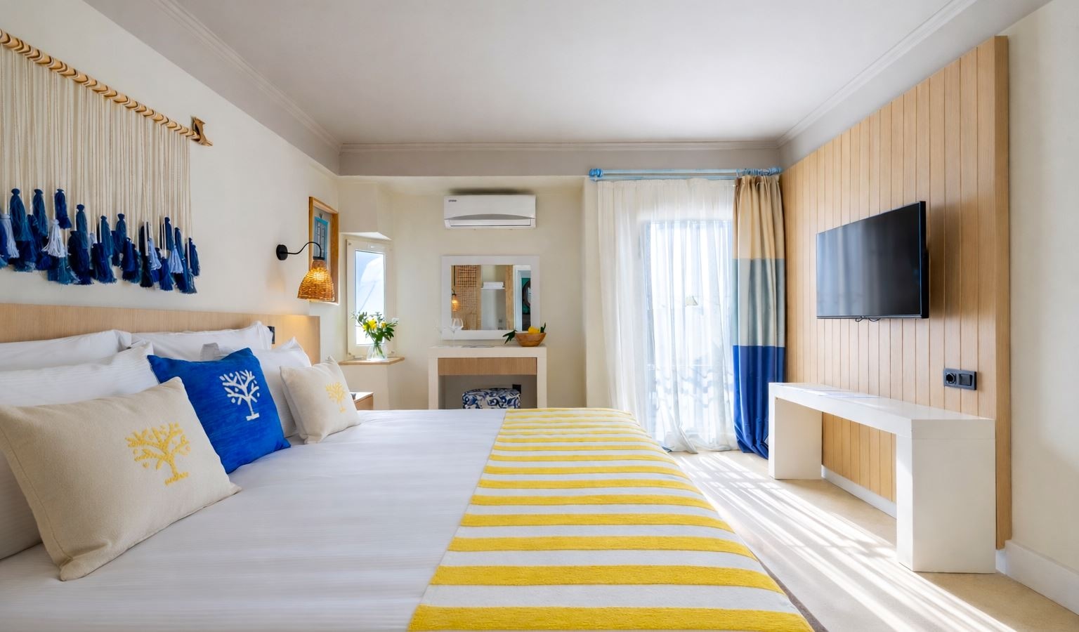 rooms-begonvil-club-room