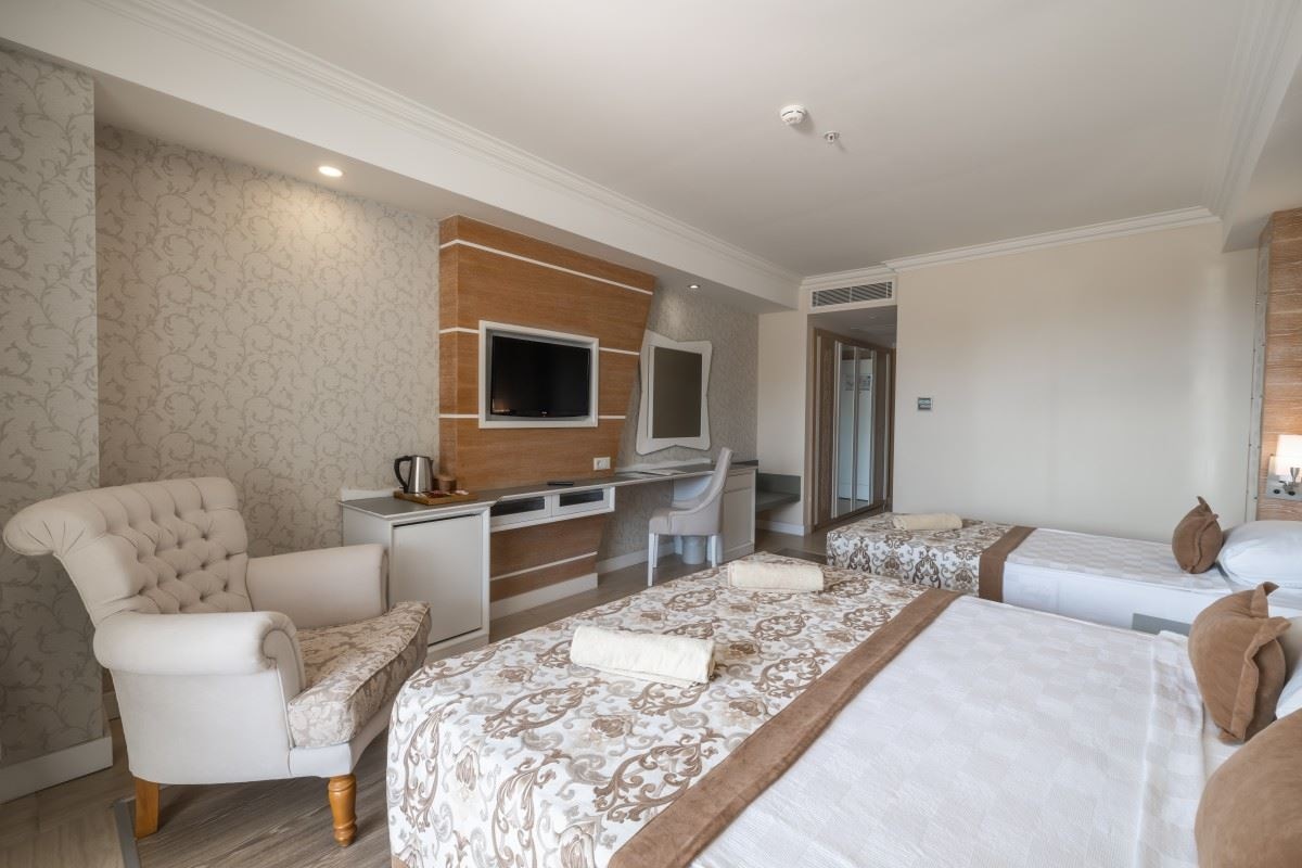 rooms-coral-room