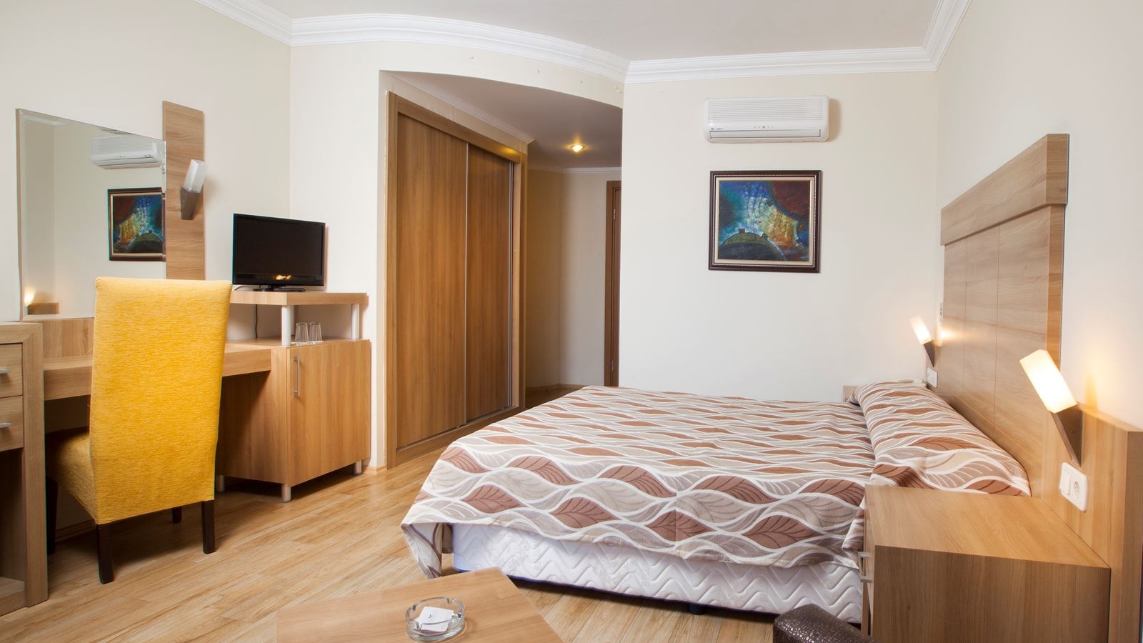 rooms-family-room