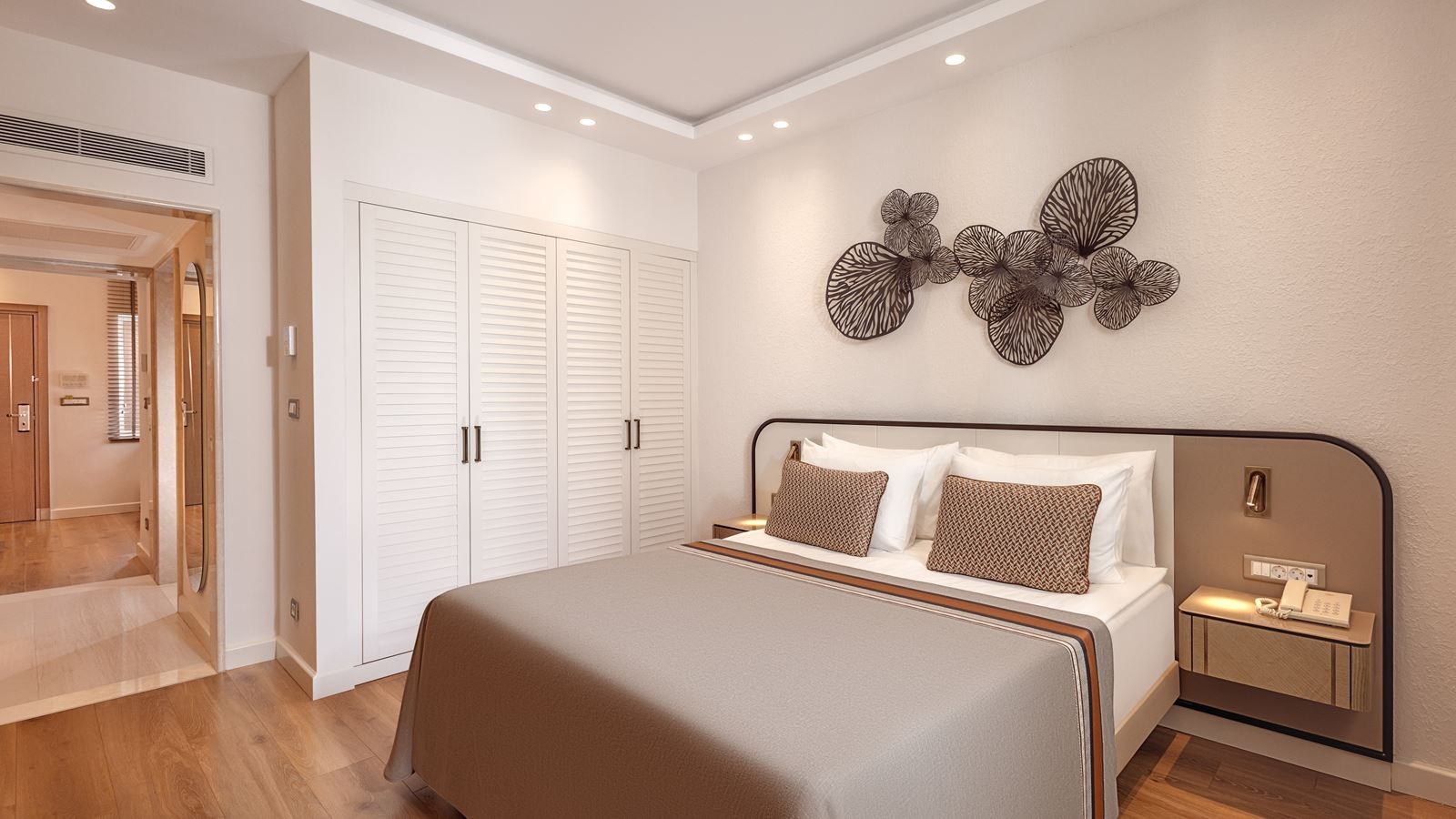 rooms-deluxe-family-land-view