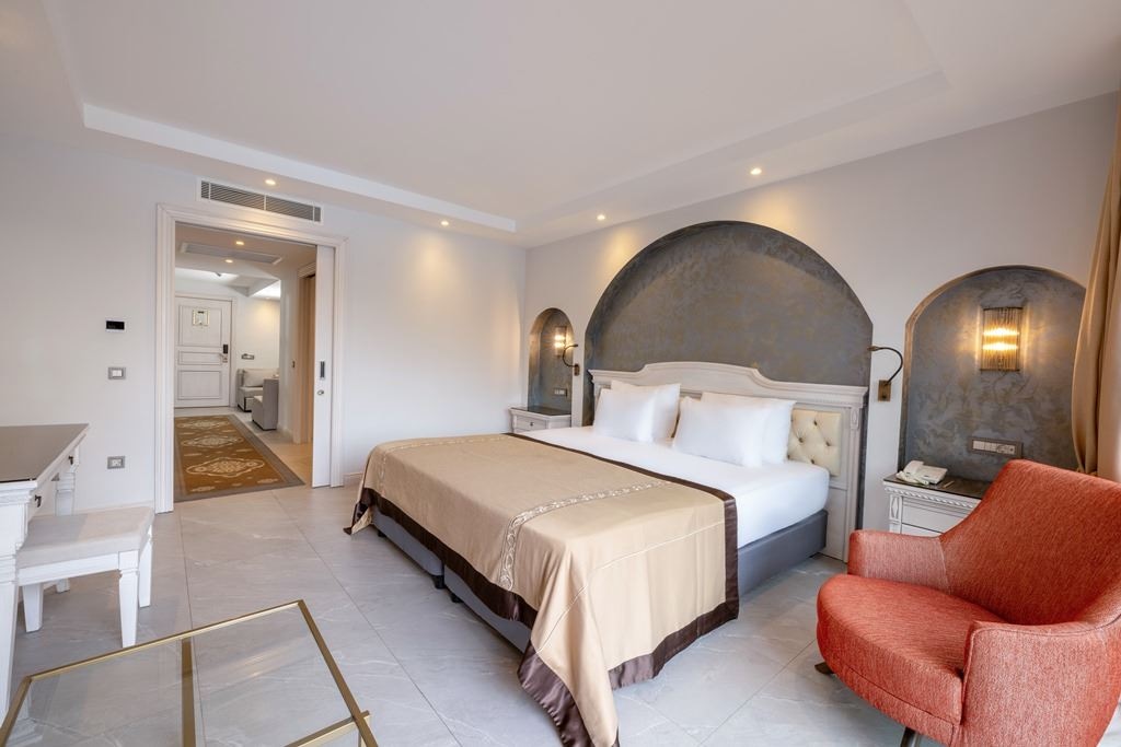 rooms-club-family-suite-swimup-sharing-pool