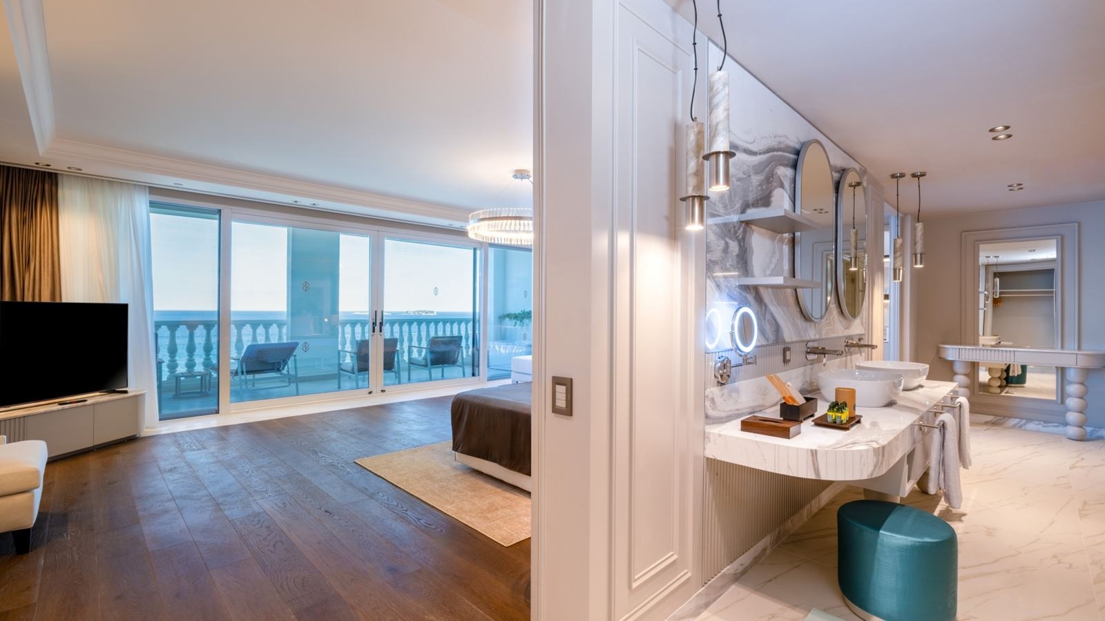 rooms-luna-suite-sea-view-venezia-building-6th-floor