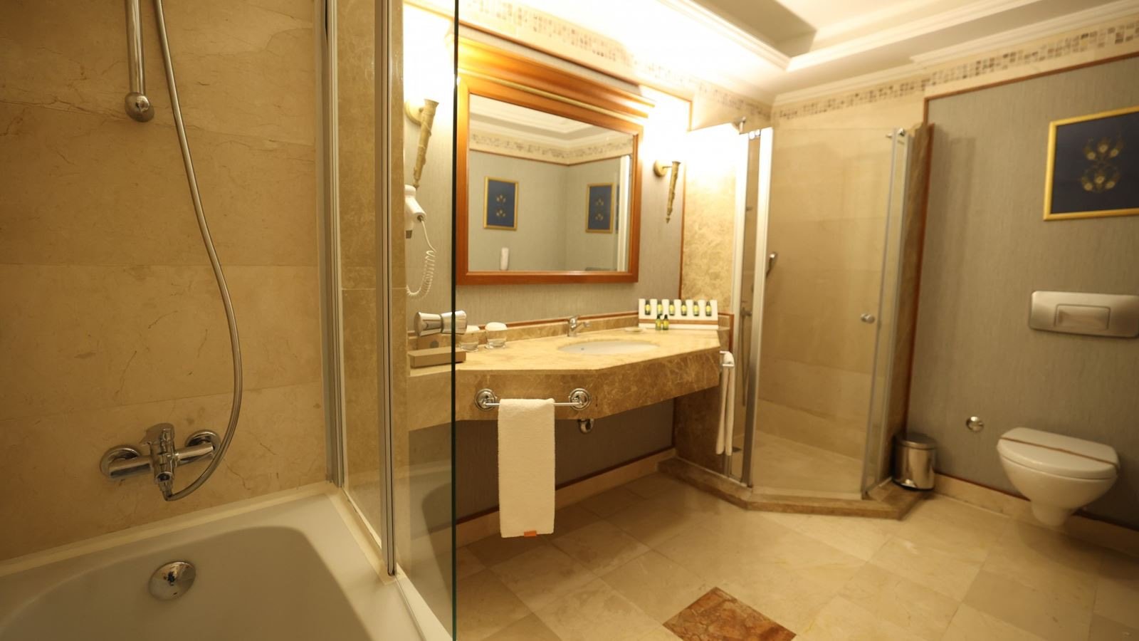 rooms-club-family-suite-grand-istanbul--roma-street