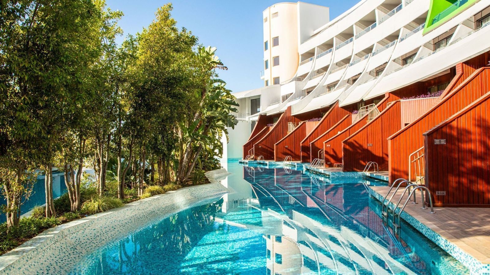 rooms-lake-family-room