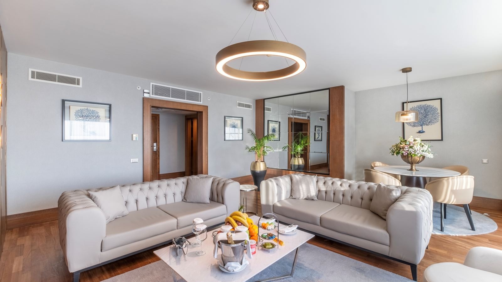 rooms-junior-royal-suite